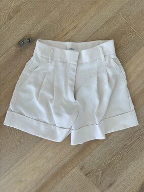 Aritzia Wilfred White Pleated High-Rise Women's Shorts